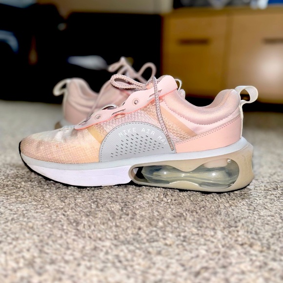 Nike Air Max Womens Shoes (OFFERS ACCEPTED) - Picture 2 of 9